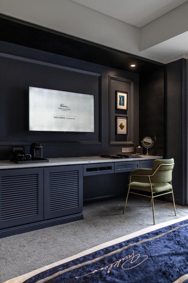 Park Lees Hotel Каосюн Екстериор снимка A room at The Standard East Village