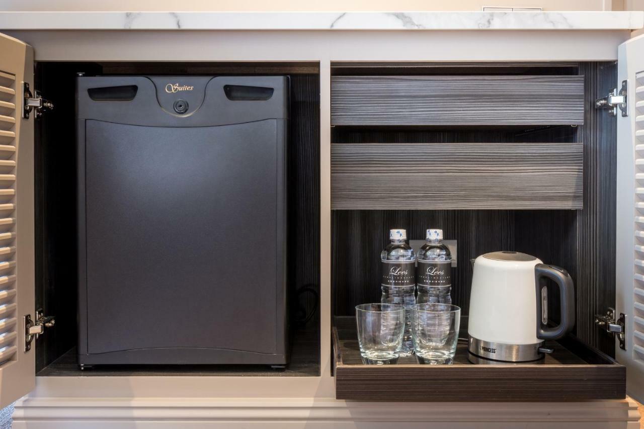 Park Lees Hotel Каосюн Екстериор снимка A mini-bar in a hotel room