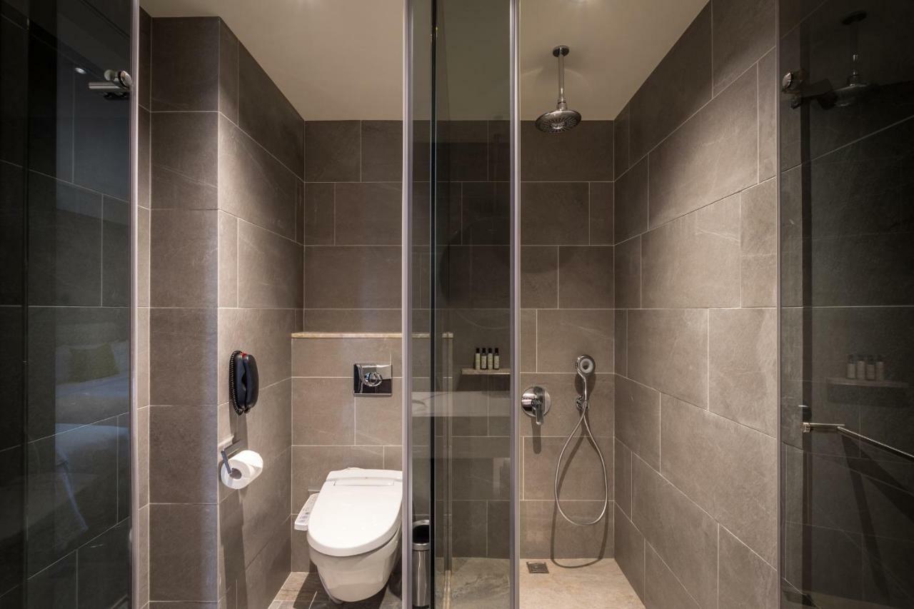 Park Lees Hotel Каосюн Екстериор снимка A shower room in a hotel